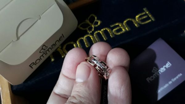 REF 510002 ANEL ROMMANEL LISO COM QUADRADOS VAZADOS NA PARTE